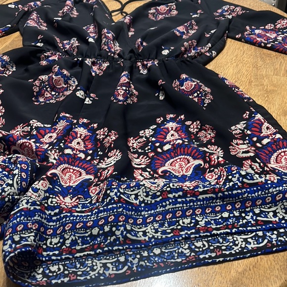 Beautiful Rags to Wishes Black Blue and Red Romper in size XL - Picture 2 of 6